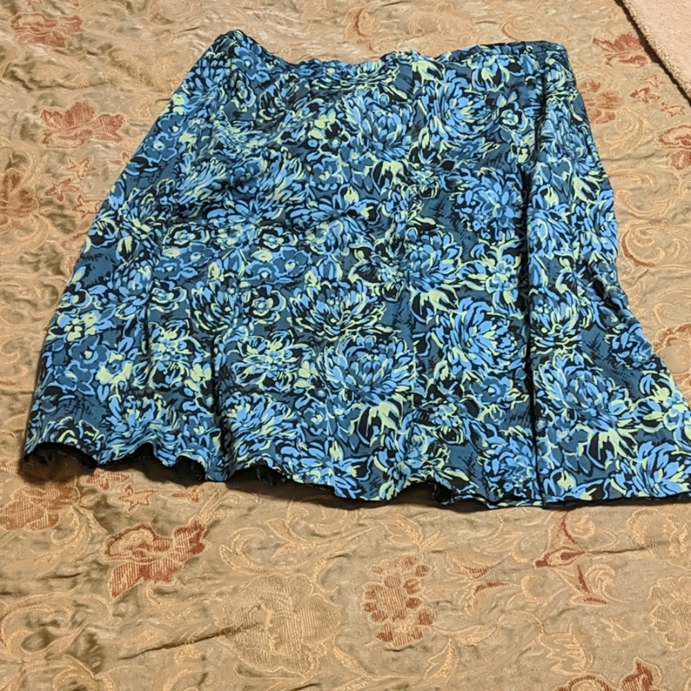 Women's 16 Blue Floral Attention Skirt
